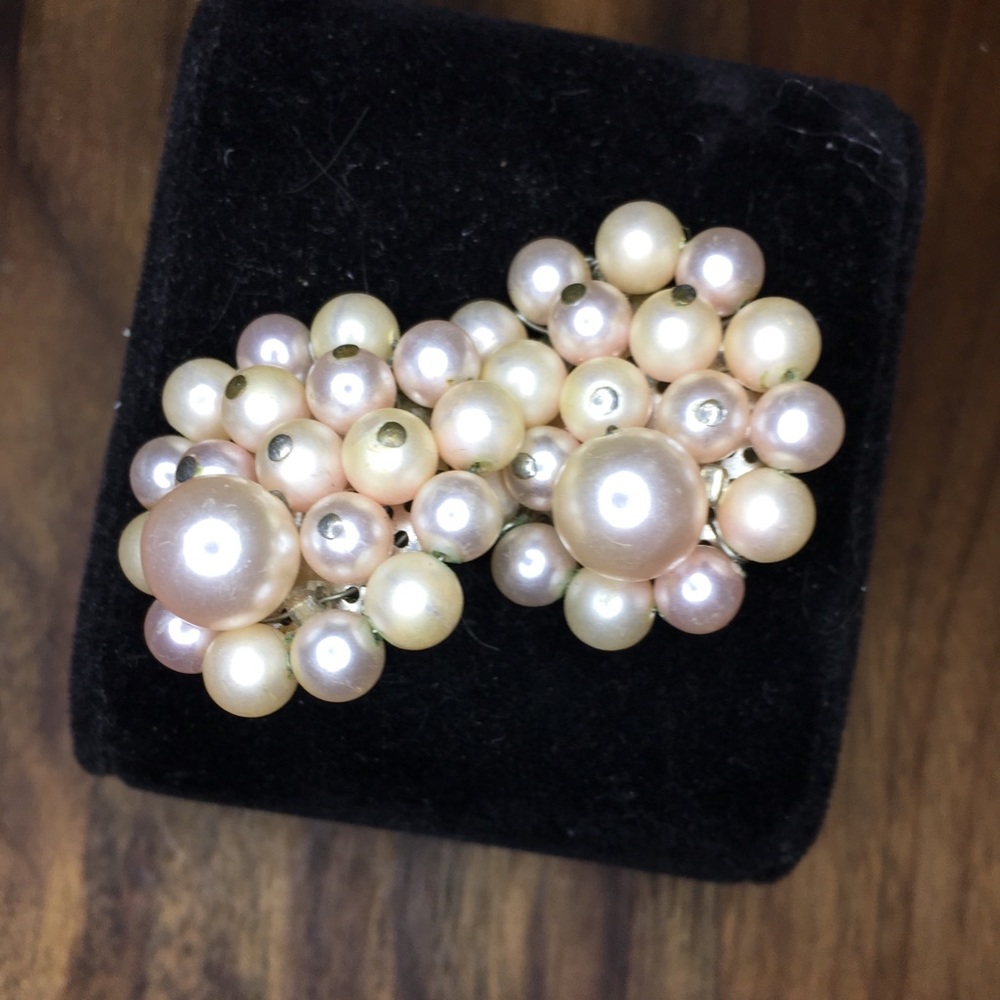 Vintage Pearl Cluster Round Clip On Earrings - Picture 3 of 6
